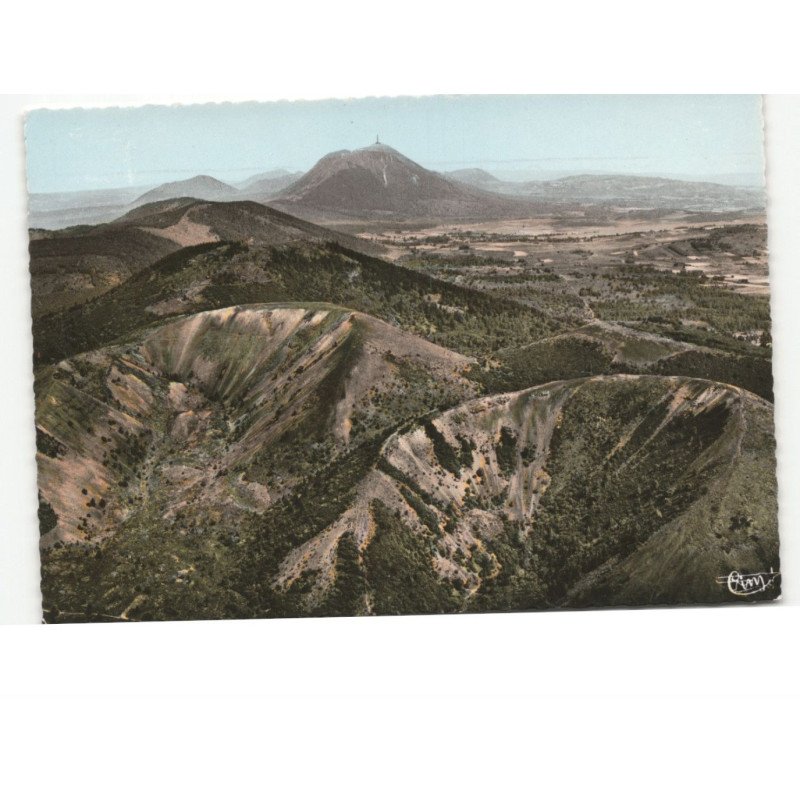 LE PUY DE DOME: les puys de la vache vue aérienne 10x15 - très bon état