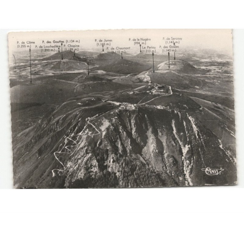LE PUY-de-DOME: la voie romaine, le restaurant et l'observatoire, la chaîne des puys vue aérienne 10x15 - très bon état