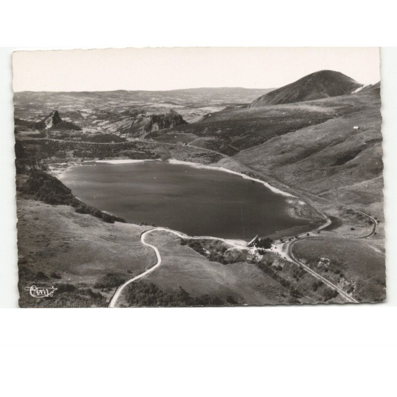LE PUY-de-DÔME: lac de guéry et les roches tuilières et sanadoire vue aérienne 10x15 - très bon état