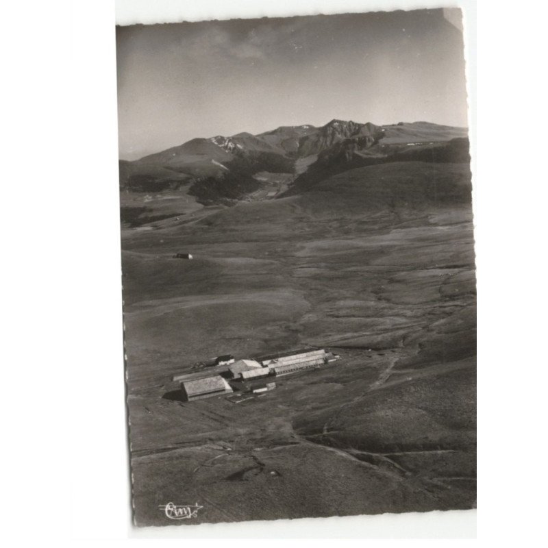 LE PUY-de-SANCY: centre à vol à voile et du massif du sancy vue aérienne 10x15 - très bon état