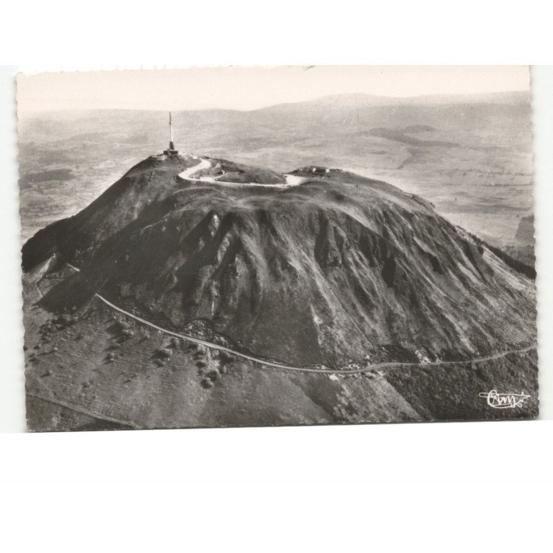 LE PUY-de-DOME: l'auto-route, tour de télévision vue aérienne 10x15 - très bon état