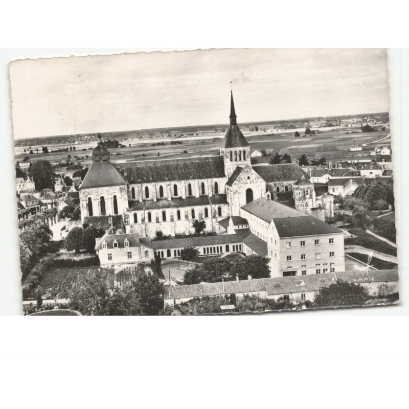 SAINT-BENOIT-sur-LOIRE: la basilique 1087-1218 vue aérienne 10x15 - très bon état