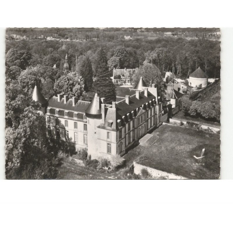 MALESHERBES: le château vue aérienne 10x15 - très bon état