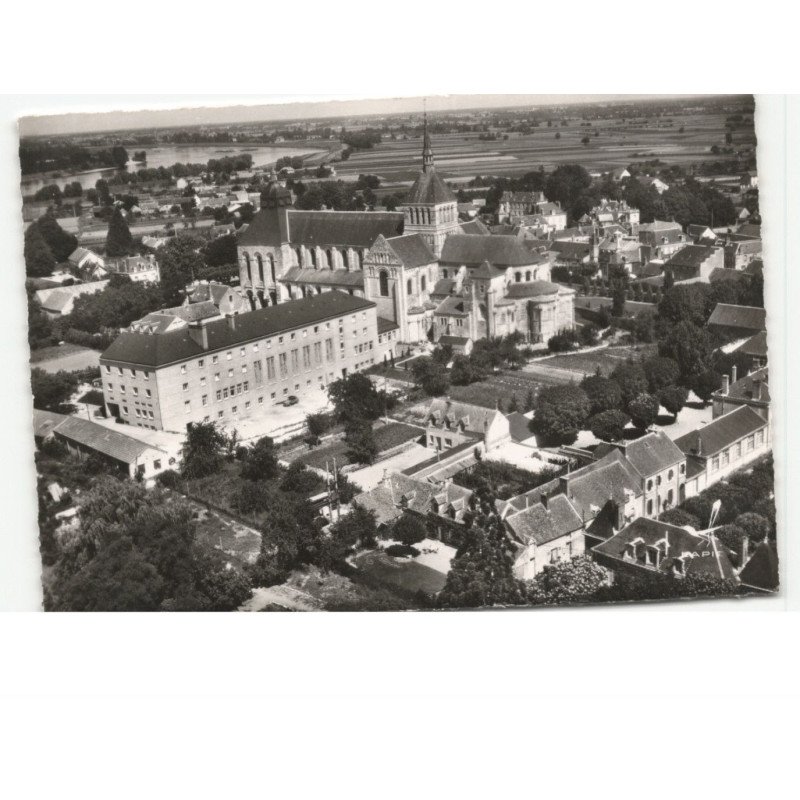 SAINT-BENOIT-sur-LOIRE: la basilique et le monastère vus de l'est vue aérienne 10x15 - très bon état