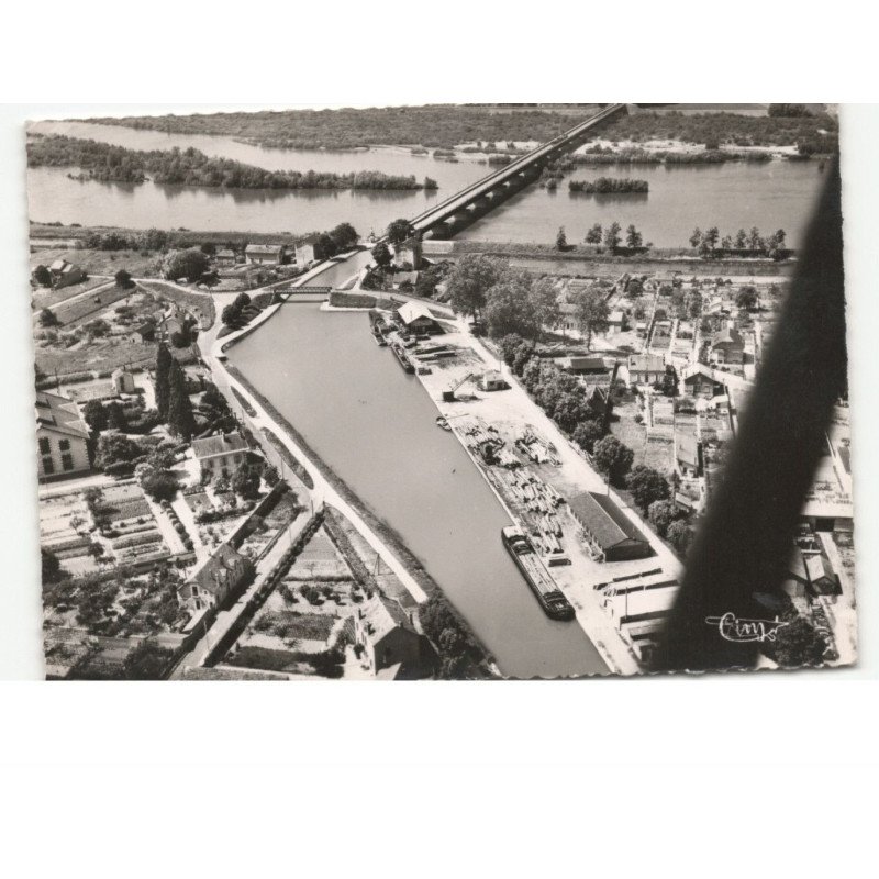 BRIARE: le port et le pont canal vue aérienne 10x15 - très bon état