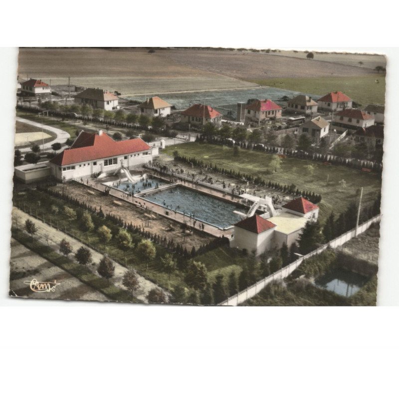 COURTENAY: la piscine vue aérienne 10x15 - très bon état
