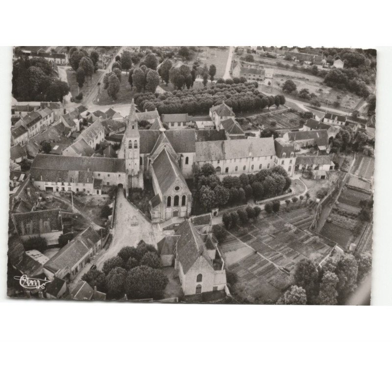 FERRIERES-en-GATINAS: l'église et la mairie vue aérienne 10x15 - très bon état