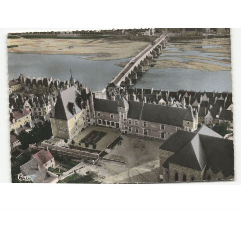 GIEN: le château vue aérienne 10x15 - très bon état