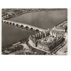 GIEN: l'ilot 14 reconstruit et le pont sur la loire vue aérienne 10x15 - très bon état