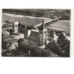 GIEN: l'église et le château vue aérienne 10x15 - très bon état