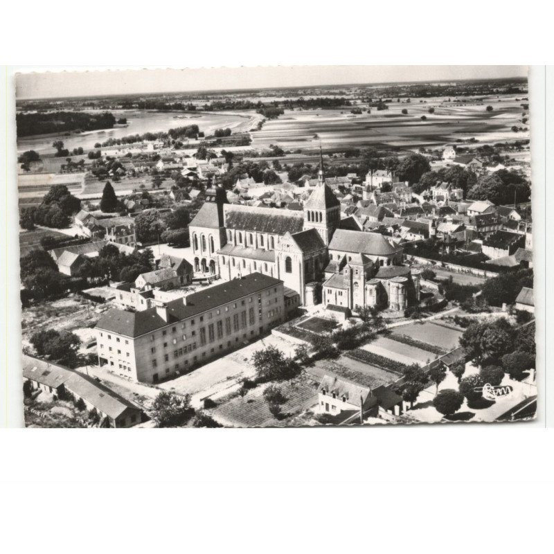 SAINT-BENOIT-sur-LOIRE: la basilique et le nouveau monastère vue aérienne 10x15 - très bon état