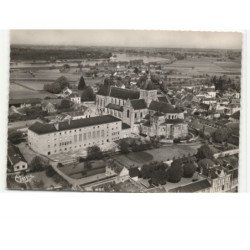 SAINT-BENOIT-sur-LOIRE: la basilique et l'abbaye vues de l'est vue aérienne 10x15 - très bon état
