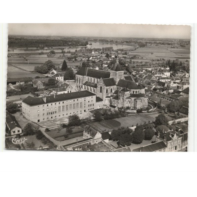 SAINT-BENOIT-sur-LOIRE: la basilique et l'abbaye vues de l'est vue aérienne 10x15 - très bon état