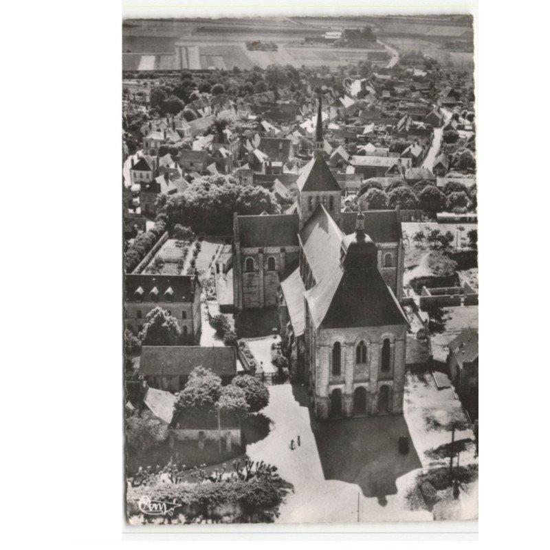 SAINT-BENOIT-sur-LOIRE: la basilique XIe XIIe siècle vue aérienne 10x15 - très bon état