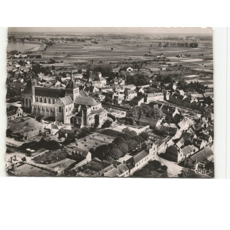 SAINT-BENOIT-sur-LOIRE: la basilique vue aérienne 10x15 - très bon état
