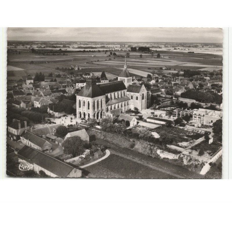 SAINT-BENOIT-sur-LOIRE: la basilique vue aérienne 10x15 - très bon état