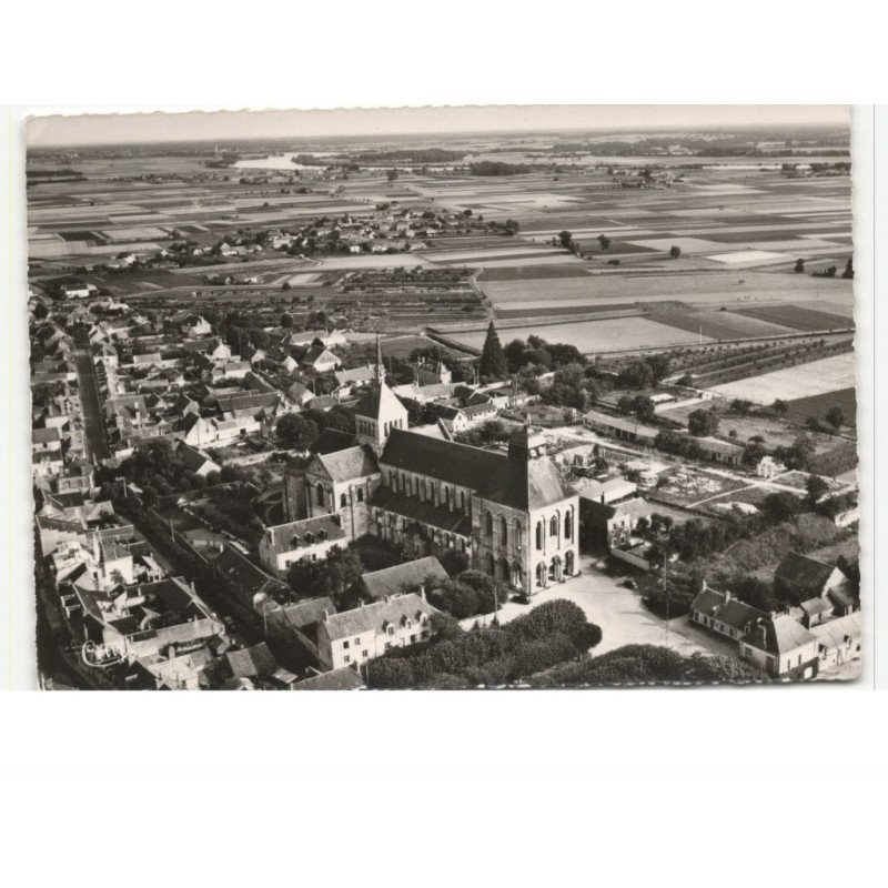 SAINT-BENOIT-sur-LOIRE: la basilique XIe et XIIe siècle vue aérienne 10x15 - très bon état