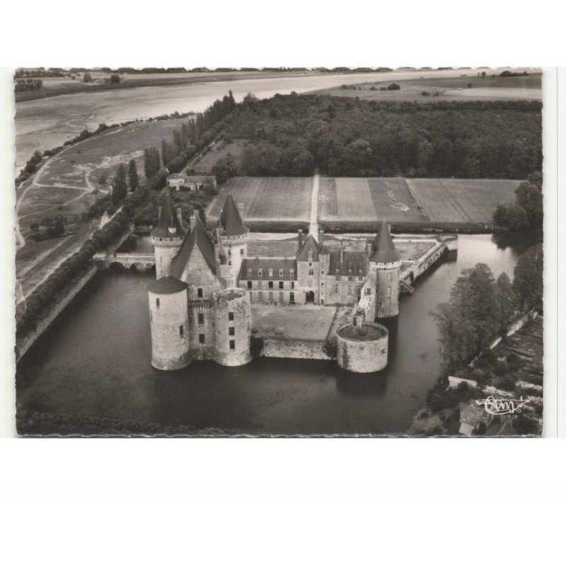 SULLY-sur-LOIRE: le château vue aérienne 10x15 - très bon état