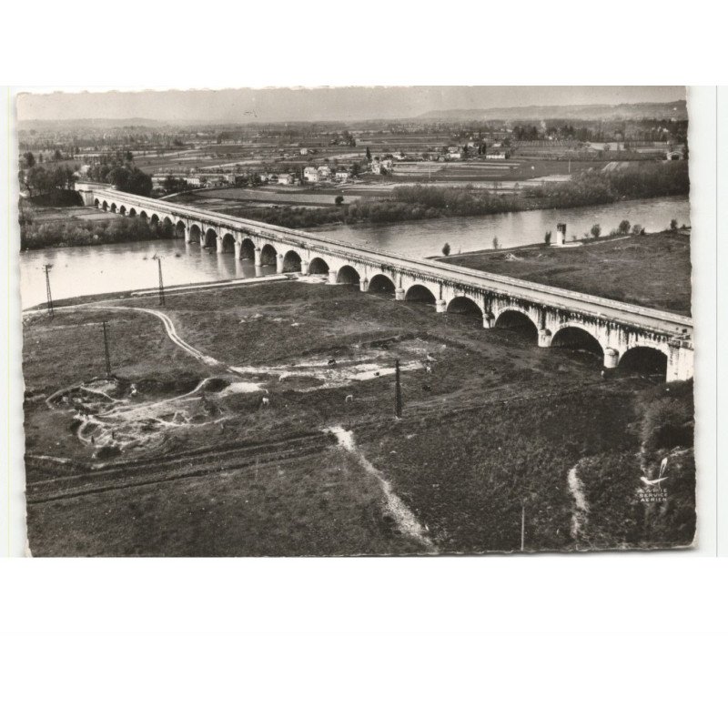 AGEN: le pont-canal sur la garonne vue aérienne 10x15 - très bon état
