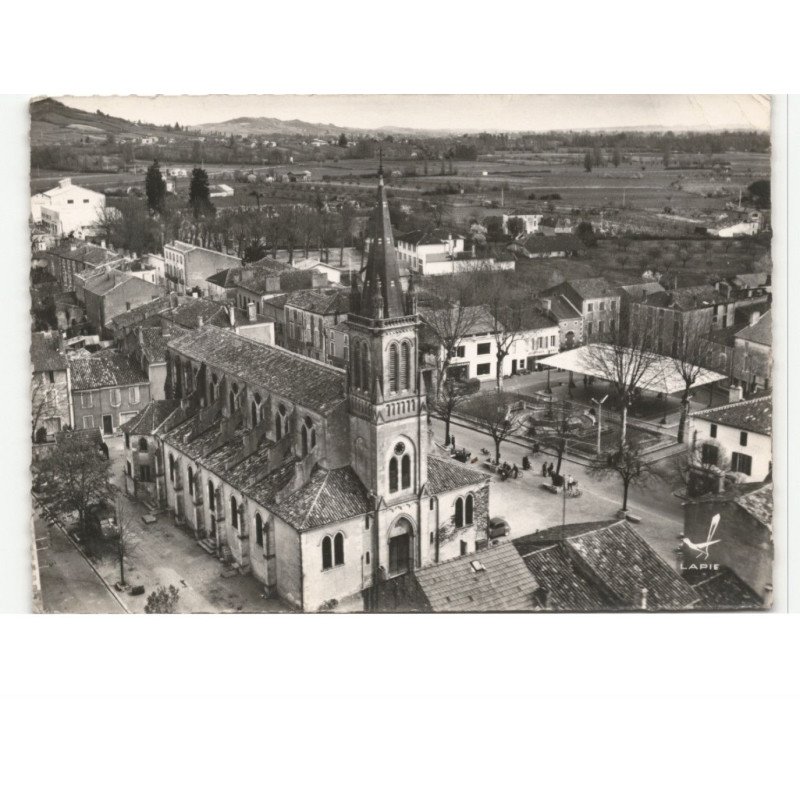 CASTELMORON: l'église et la place vue aérienne 10x15 - très bon état