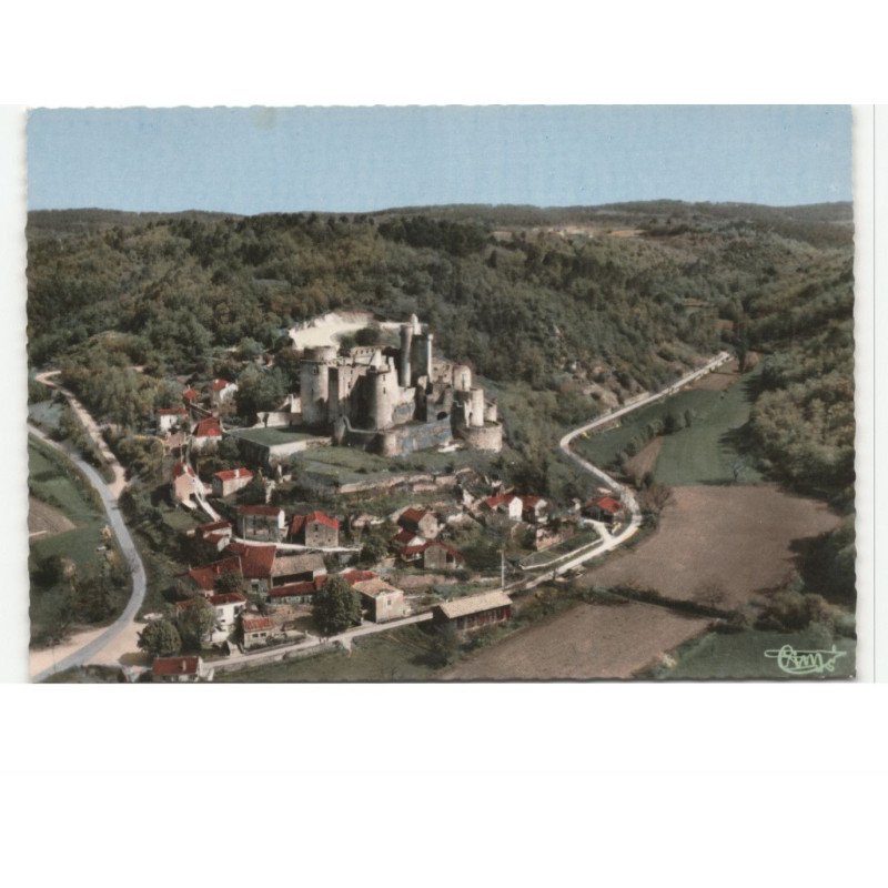 BONAGUIL: son château XVe siècle, taverne des bons enfants vue aérienne 10x15 - très bon état