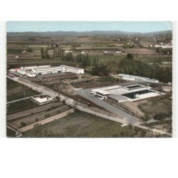 SAINTE-LIVRADE: la piscine olympique et le collège vue aérienne 10x15 - très bon état