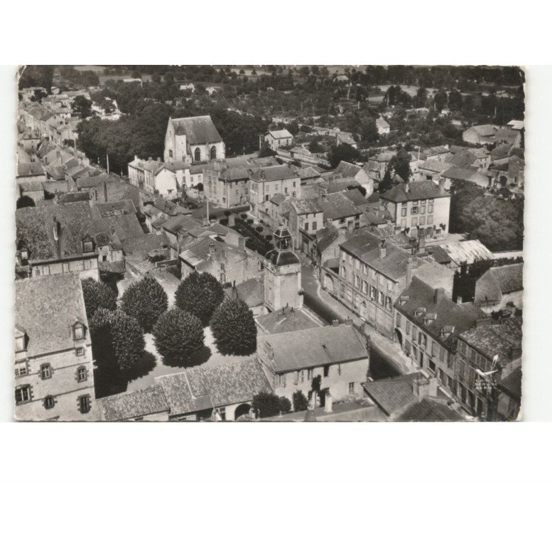 AIGUEPERSE: hôtel de ville et chapelle saint-louis vue aérienne 10x15 - très bon état
