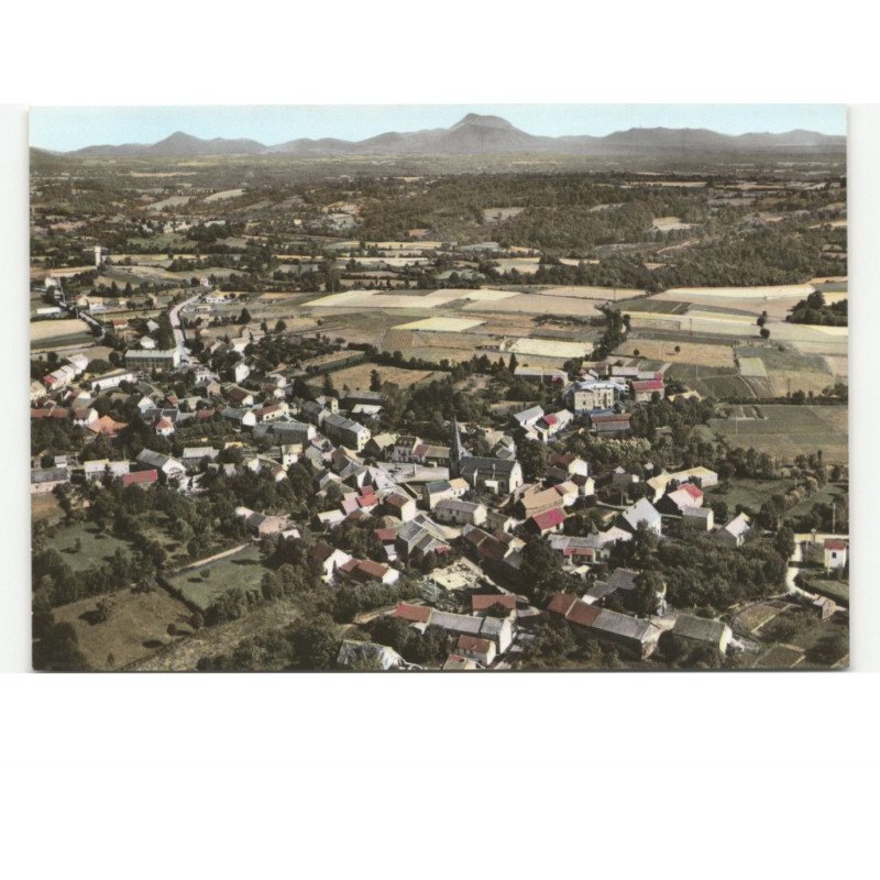 CHAPDES-BEAUFORT: vue générale sur la chaîne des dômes vue aérienne 10x15 - très bon état