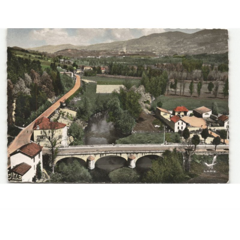 AMBERT: le pont sur le dore au fond les mont du forez vue aérienne 10x15 - très bon état