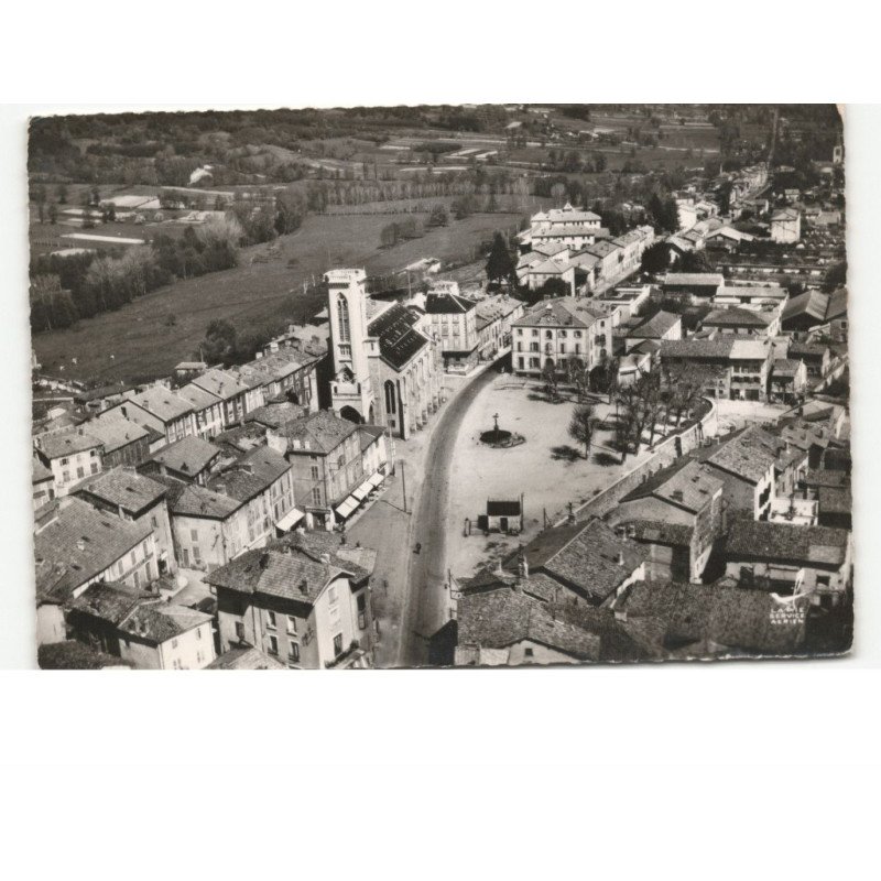 ARLANC: l'église et la place du terail vue aérienne 10x15 - état