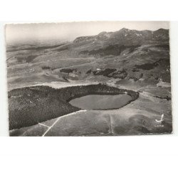 BESSE-en-CHANDESSE: le lac pavin vue aérienne 10x15 - très bon état