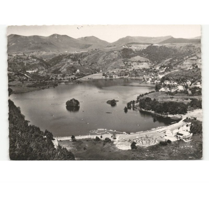 LAC CHAMBON: centre touristique d'auvergne, plage et vue générale vue aérienne 10x15 - très bon état
