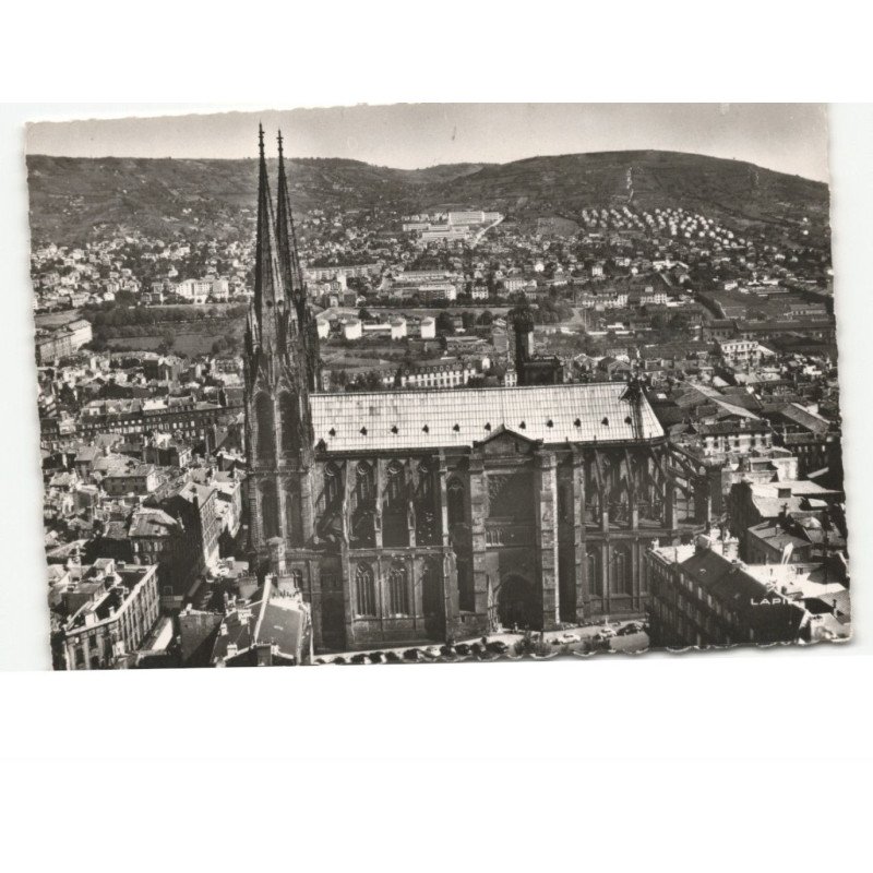 CLERMONT-FERRAND: la cathédrale vue aérienne 10x15 - très bon état