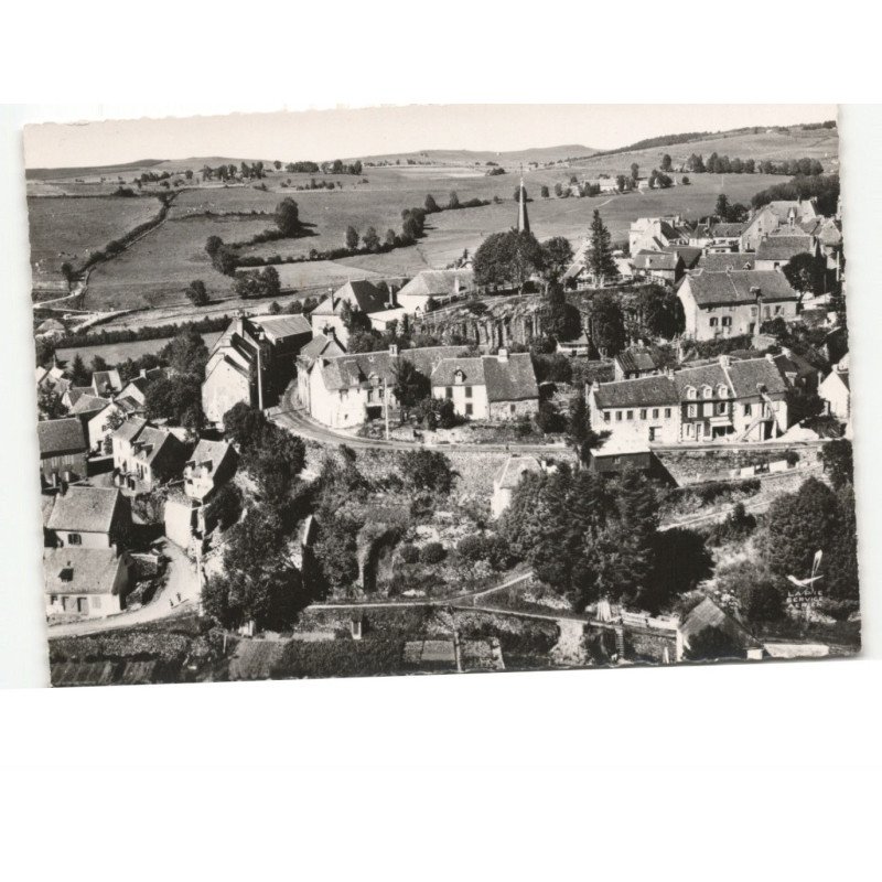 LATOUR-D'AUVERGNE: vue générale l'église vue aérienne 10x15 - très bon état