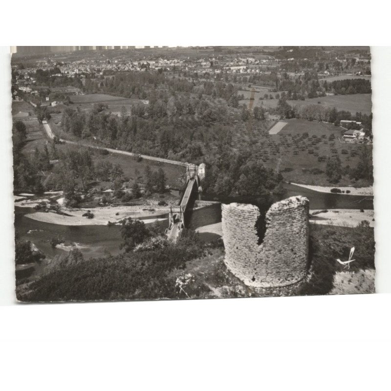 ISSOIRE: la tour de gévillat vue aérienne 10x15 - très bon état