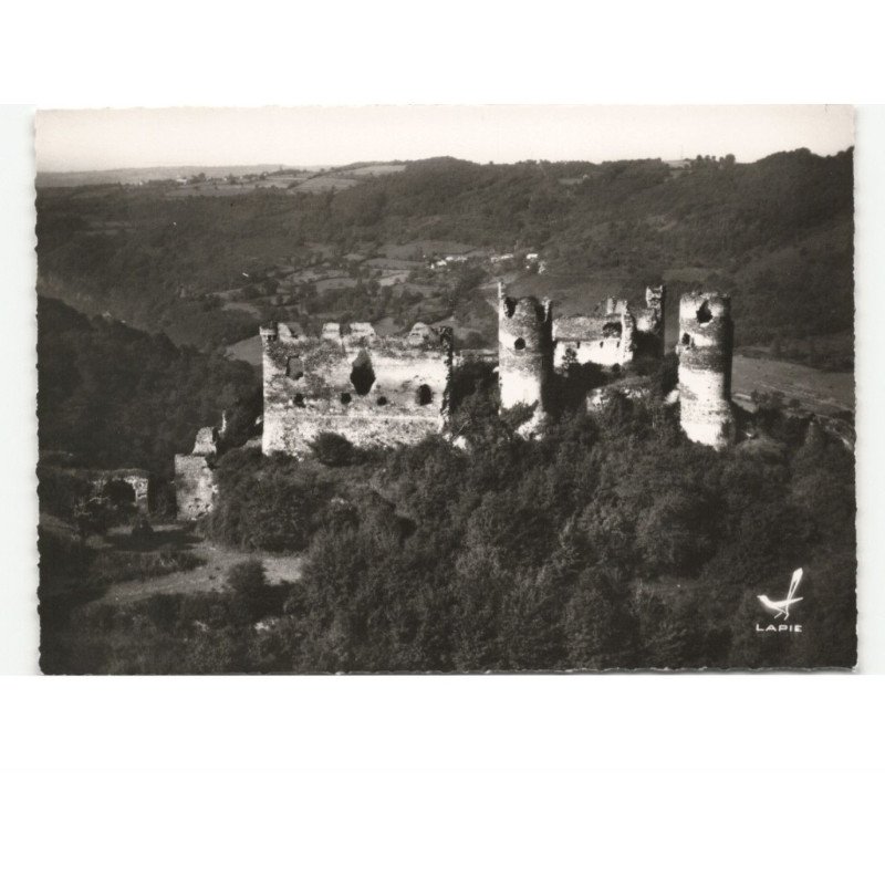 MENAT: ruines du château-rocher vue aérienne 10x15 - très bon état