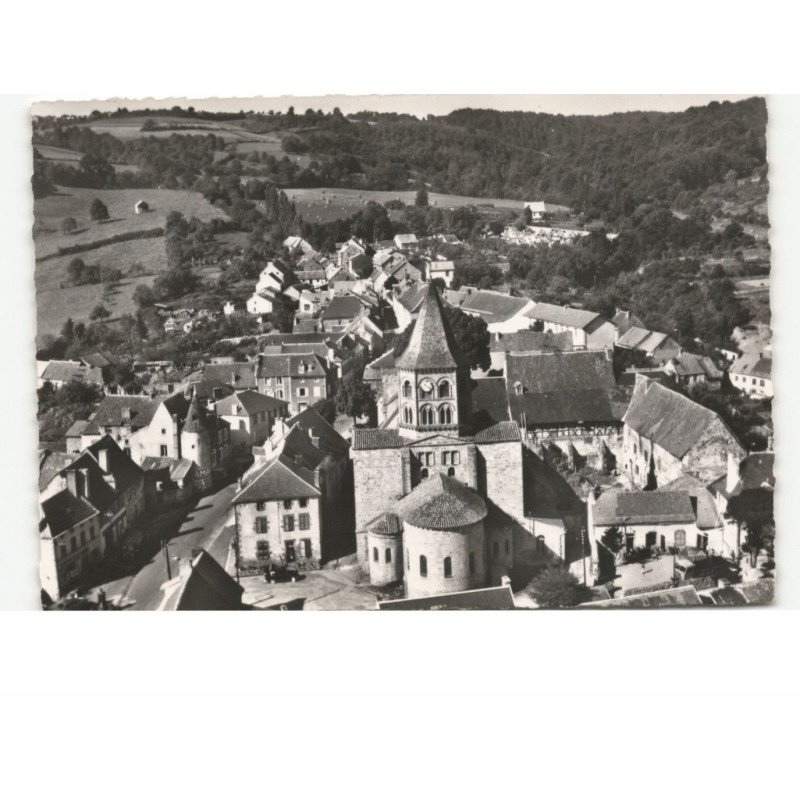 MENAT: l'église vue aérienne 10x15 - très bon état