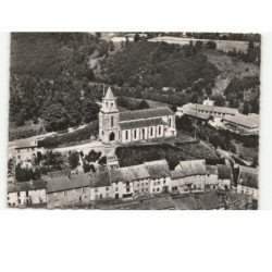 PONTAUMUR: station estivale et touristique, l'église vue aérienne 10x15 - très bon état
