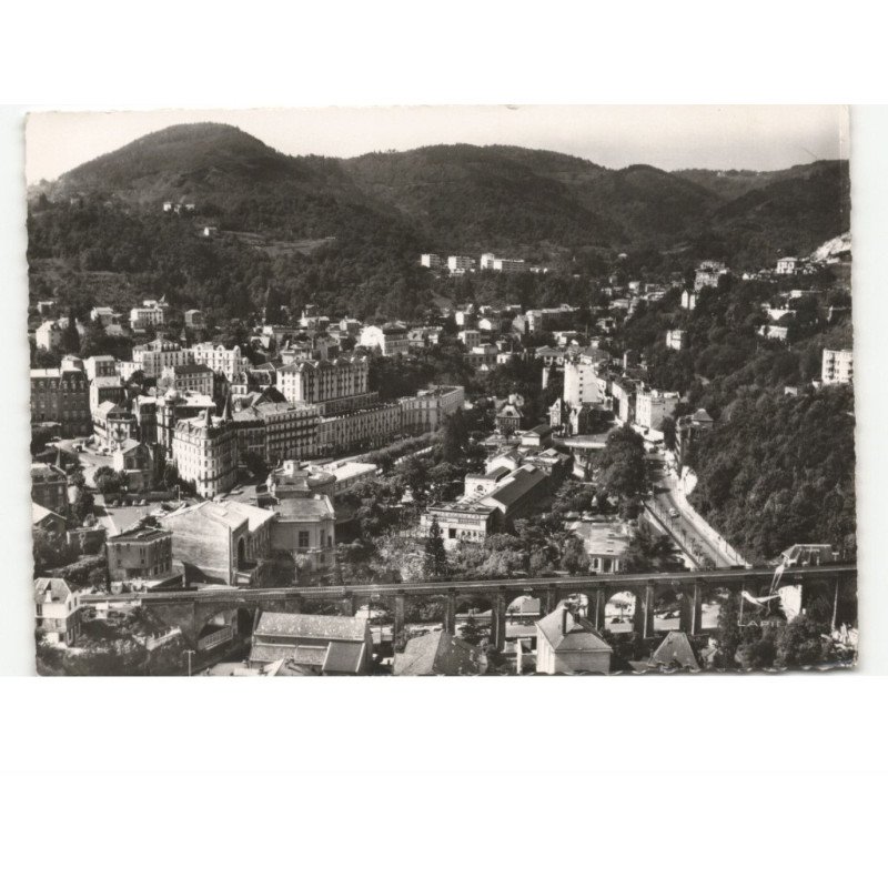 ROYAT: vue générale sur le centre thermal vue aérienne 10x15 - très bon état
