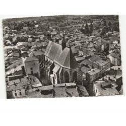 VIC-LE-COMTE: église saint-jean du XIIe siècle vieille église gothique d'auvergne vue aérienne 10x15 - très bon état