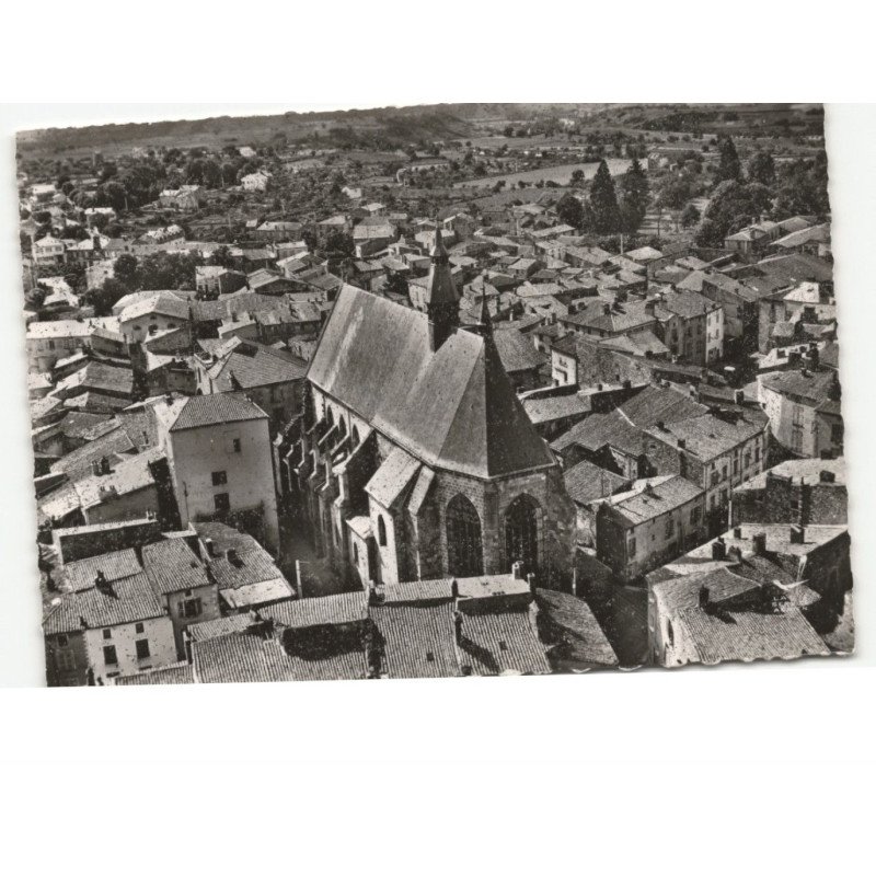VIC-LE-COMTE: église saint-jean du XIIe siècle vieille église gothique d'auvergne vue aérienne 10x15 - très bon état