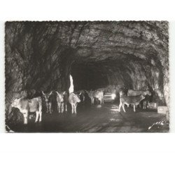 PYRENEES-ATLANTIQUES: col d'aubisque, corrida en slalom dans le tunnel vue aérienne 10x15 - très bon état