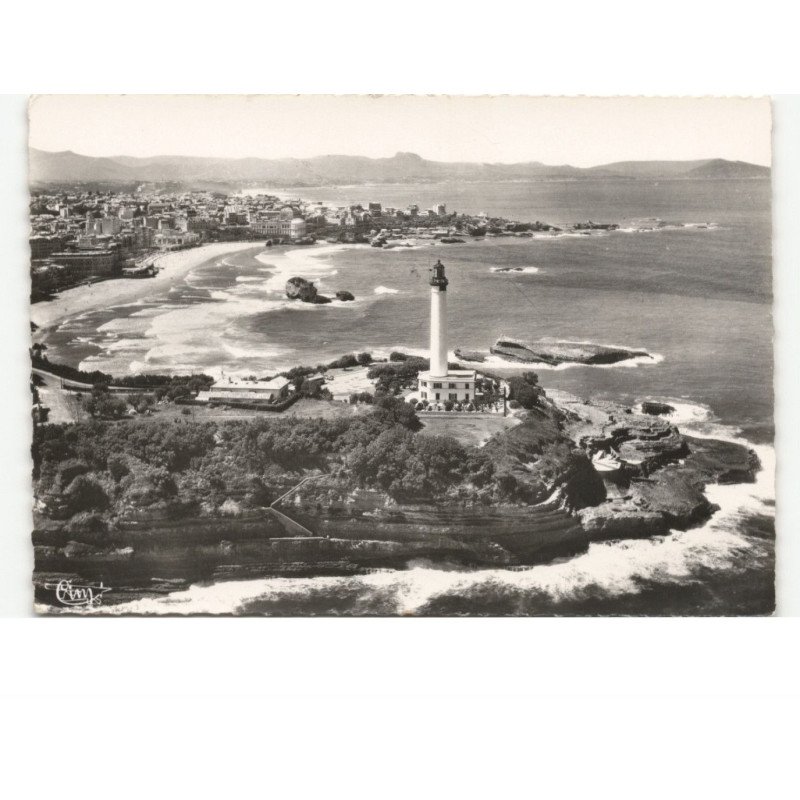 ANGLET-BIARRITZ: le phare et, dans le fond, biarritz vue aérienne 10x15 - très bon état