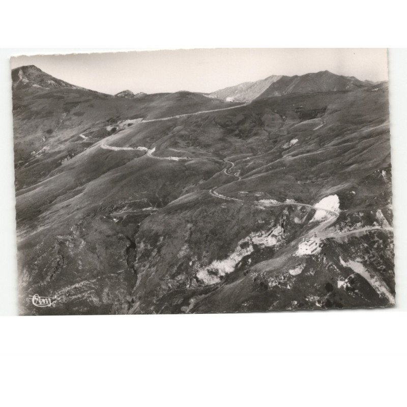 PYRENES-ATLANTIQUES: les lacets de la route vue aérienne 10x15 - très bon état
