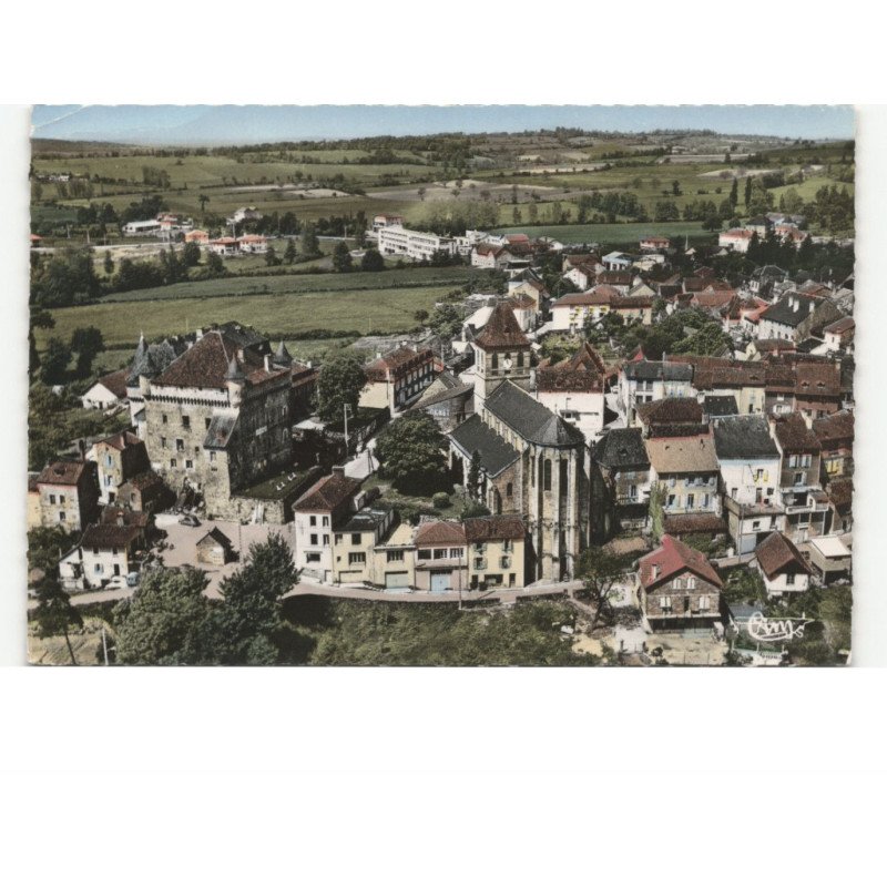 LACAPELLE-MARIVAL: le château, l'église et au fond le collège d'enseignement vue aérienne 10x15 - état
