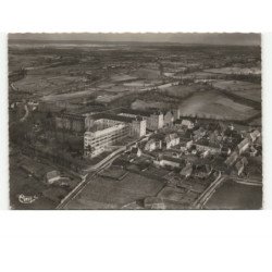 MONTFAUCON: le sanatorium des P.T.T. et le centre du bourg vue aérienne 10x15 - très bon état