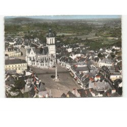 BEAUFORT-en-VALLEE: l'église et la place vue aérienne 10x15 - état
