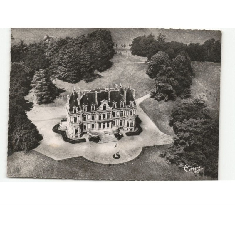 BOURG-D'IRE: château de la douve, colonie de vacances des wagons-lits vue aérienne 10x15 - très bon état