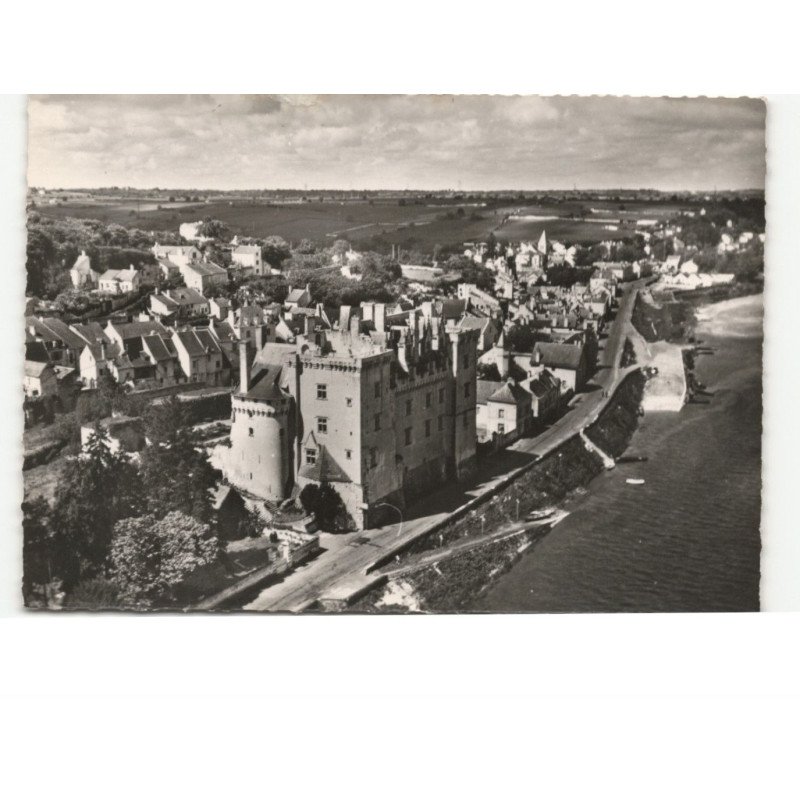 MONTSOREAU: le château vue aérienne 10x15 - très bon état