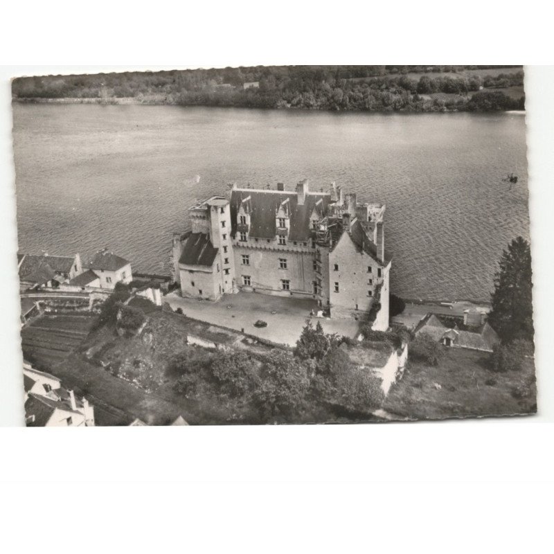 MONTSOREAU: le château, la façade sur la cour intérieure: vue aérienne 10x15 - très bon état